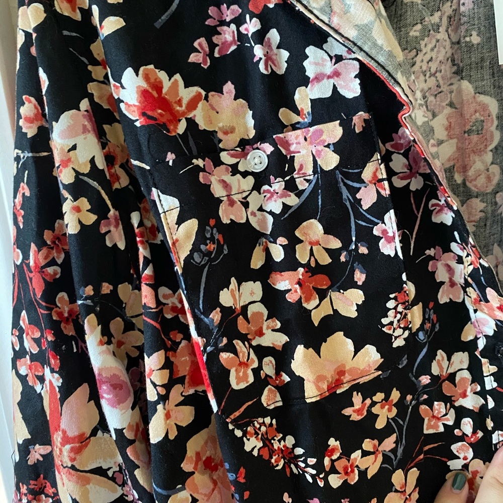 Button Top - Picture 2 of 3